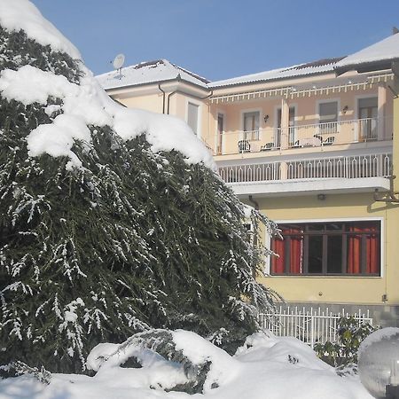 L'Ostu Del Povr-Om Hotel Pinasca Екстериор снимка