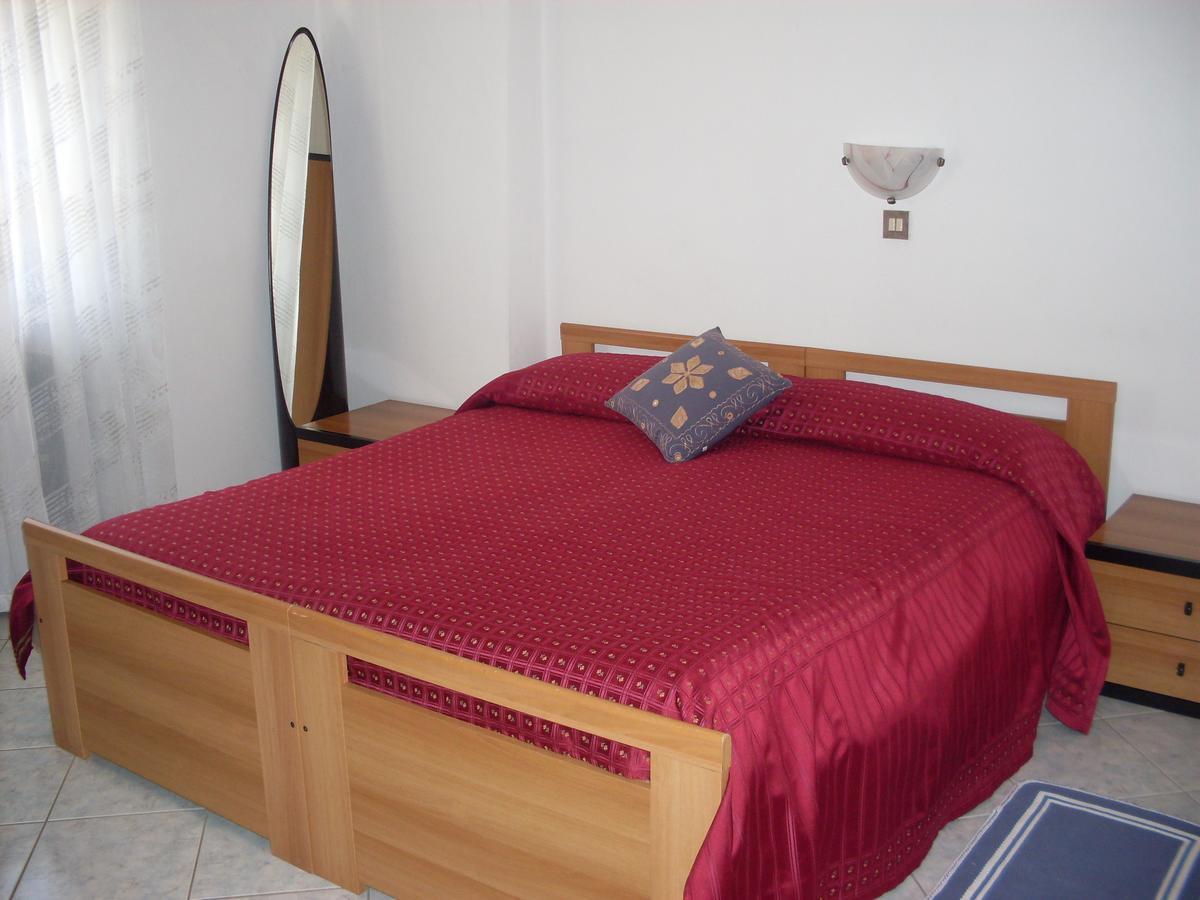 L'Ostu Del Povr-Om Hotel Pinasca Екстериор снимка