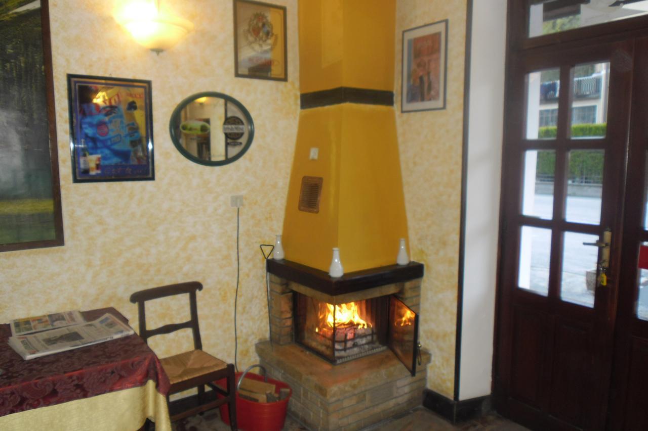L'Ostu Del Povr-Om Hotel Pinasca Екстериор снимка