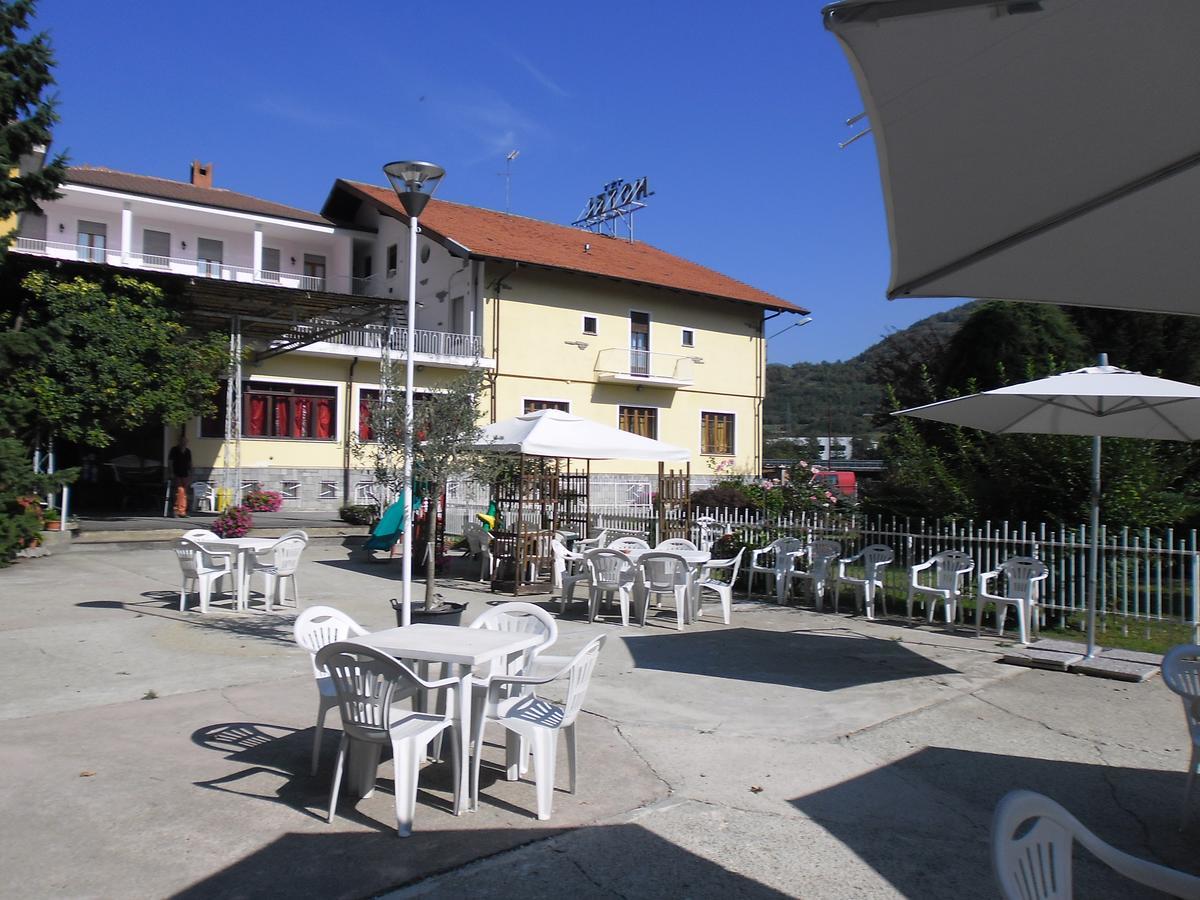 L'Ostu Del Povr-Om Hotel Pinasca Екстериор снимка