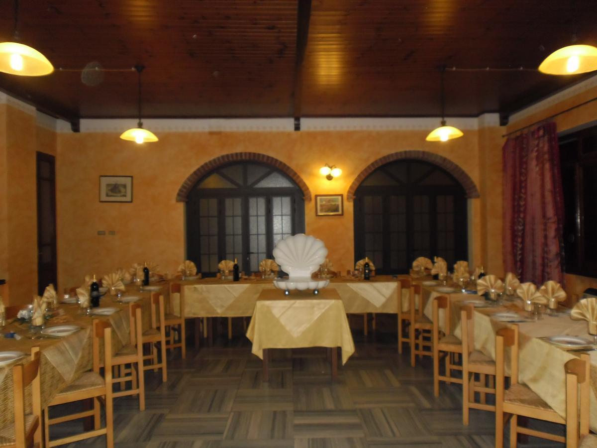 L'Ostu Del Povr-Om Hotel Pinasca Екстериор снимка